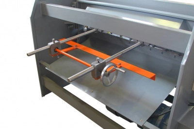 Электромеханическая гильотина Metal Master ETG 1315E