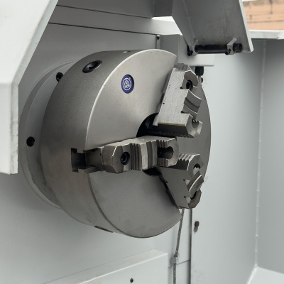 Универсальный токарный станок с УЦИ SPV-1500/500