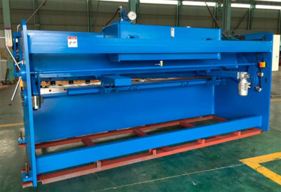 Гидравлическая гильотина с поворотной балкой Metalmaster HCQ 2560