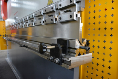 Гидравлический вертикально - гибочный пресс MetalMaster HPJ 32100