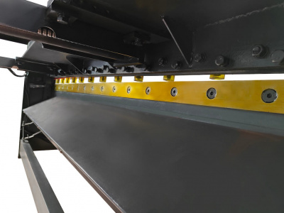 Электромеханическая гильотина METAL MASTER ETG 3030 NC