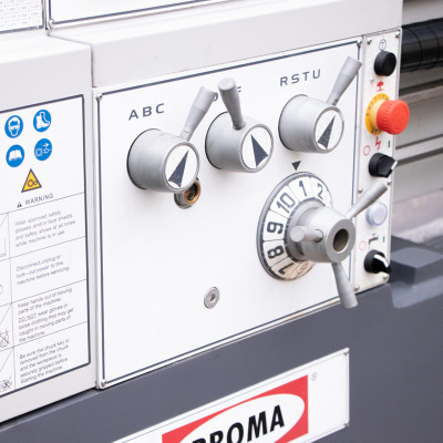 Универсальный токарный станок с УЦИ Proma SPF-1000PHS