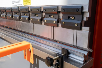 Листогибочный пресс HPJ 2580M c ЧПУ E22