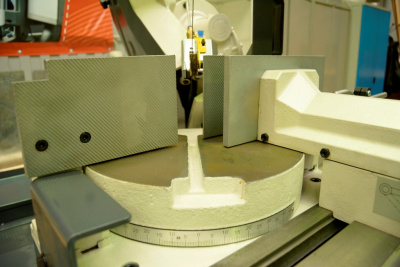 Ленточнопильный станок с гидроразгрузкой пильной рамы BSG 255